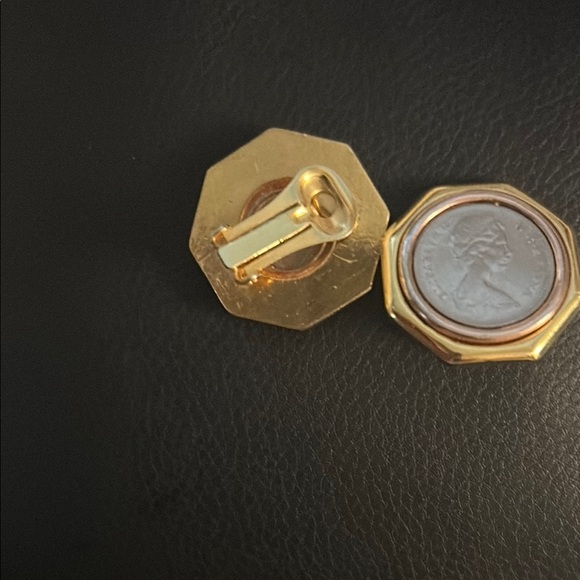 QUEEN ELIZABETH GENUINE COIN CLIP ON EARRINGS - Picture 5 of 6